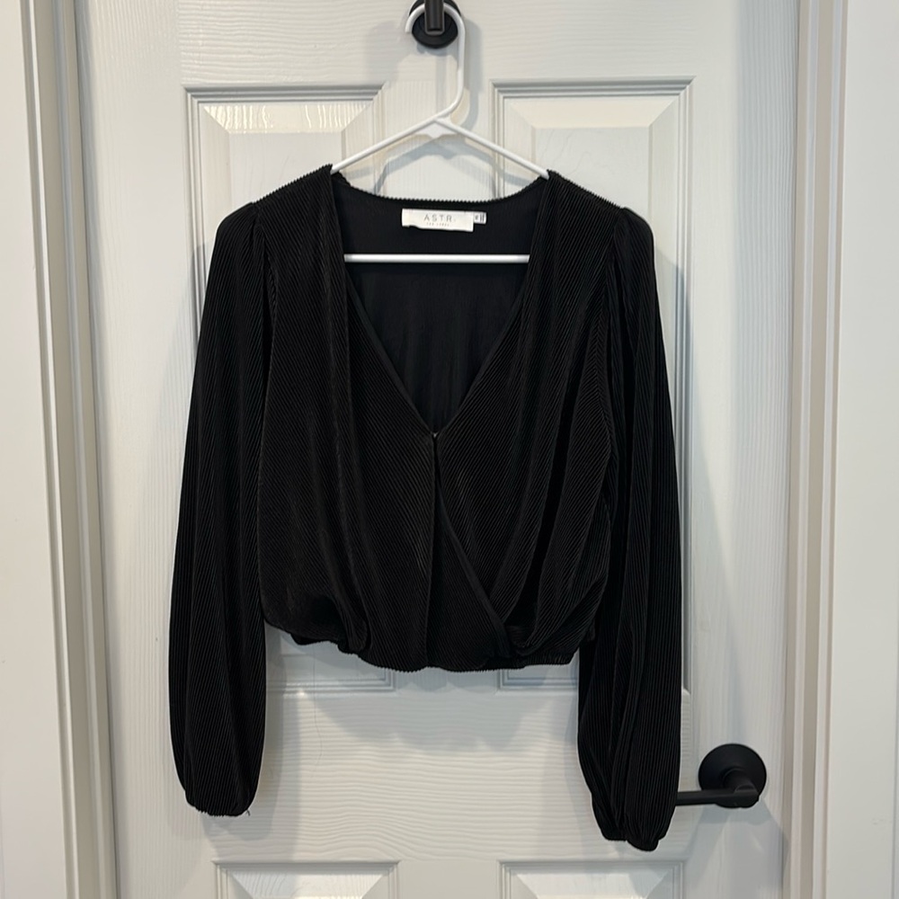 ASTR The Label Plissé Top